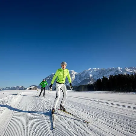 费力恩吾荒斯恩酒店 *